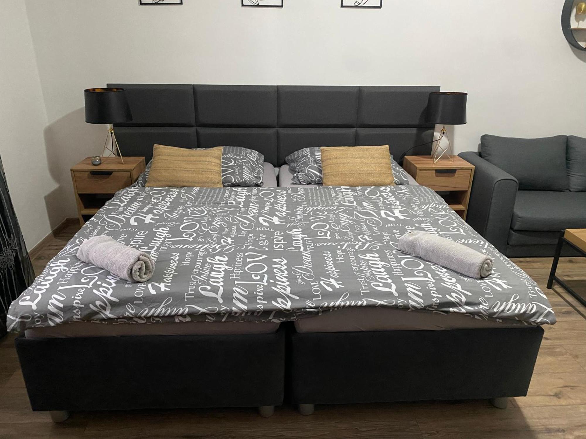 Cerna Ruze - Apartman 4 Pilzno Zewnętrze zdjęcie